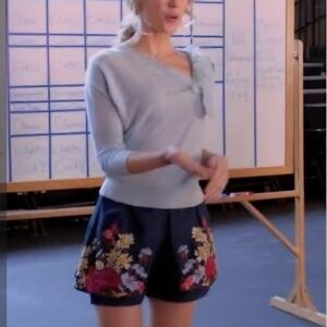 ELEVENSES Womens Size 4 Navy Floral Embroidered Shorts. Used Gread Condition.